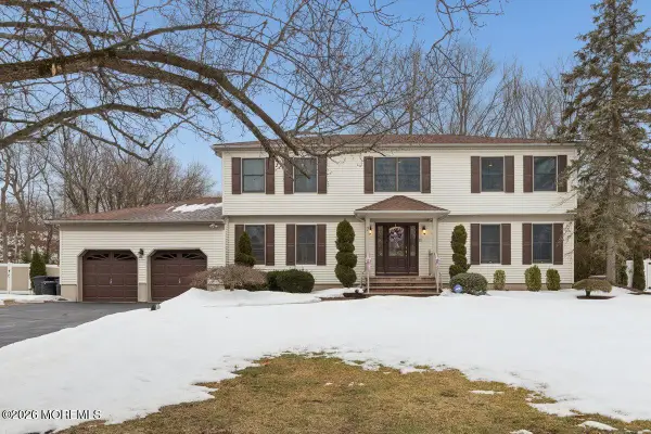 7 Hapenny Drive, Manalapan, NJ 07726