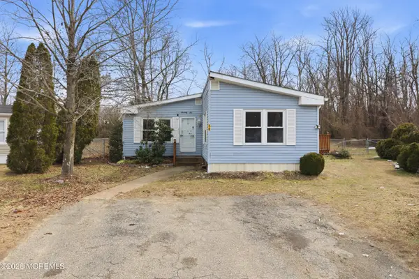 76 Deer Way, Manalapan, NJ 07726