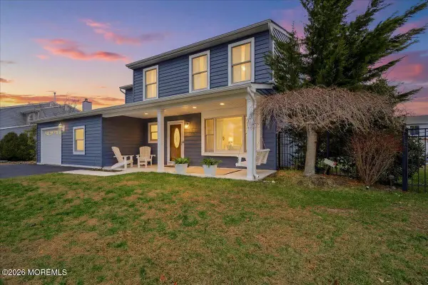 8 Moss Haven Way, Howell, NJ 07731