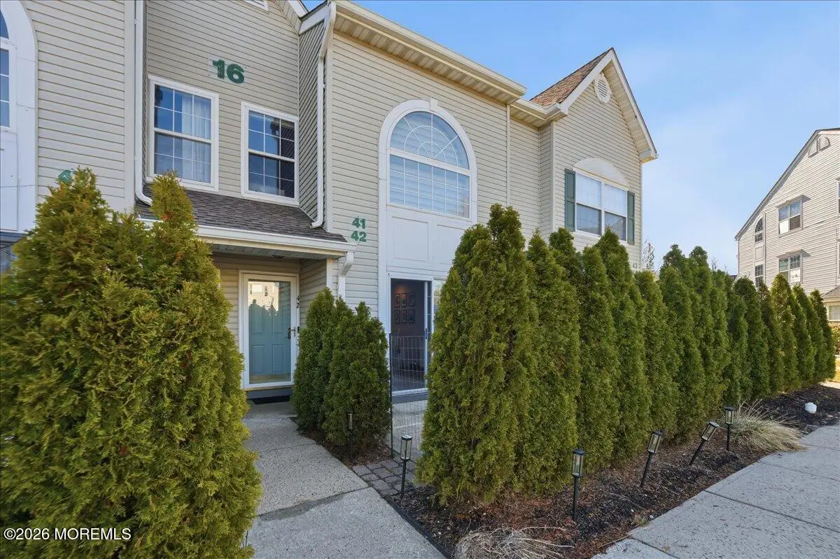 42 Richmond Court, Tinton Falls, NJ 07712 - #1