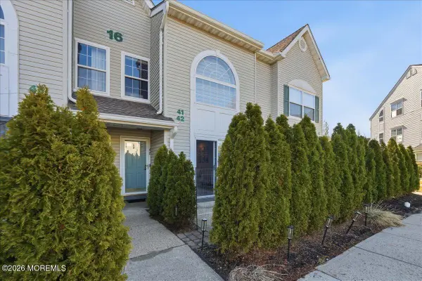 42 Richmond Court, Tinton Falls, NJ 07712