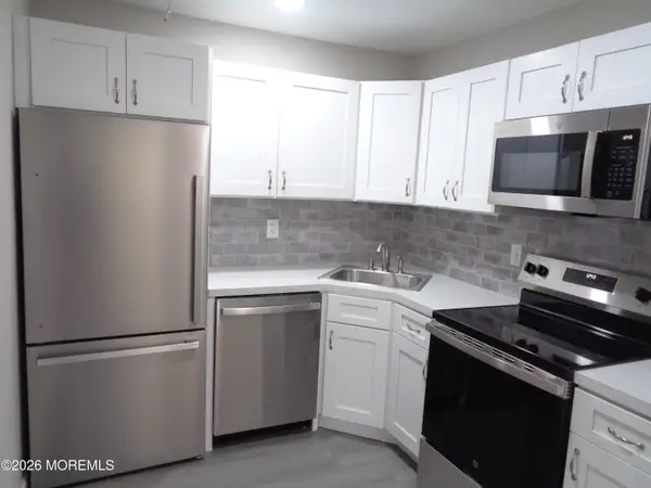 10 D Hamilton Lane, Whiting, NJ 08759