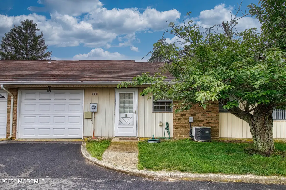 32C Yorkshire Court, Manchester, NJ 08759 - #1