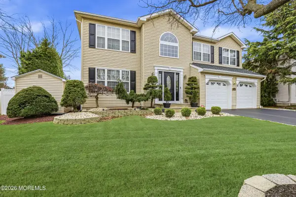16 Diamond Lane, Howell, NJ 07731