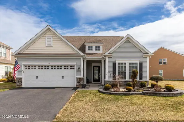 33 Chaucer Lane, Farmingdale, NJ 07727