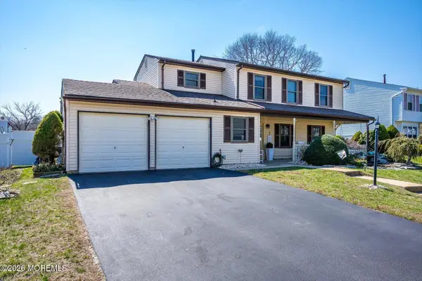 11 Quailtree Lane, Howell, NJ 07731