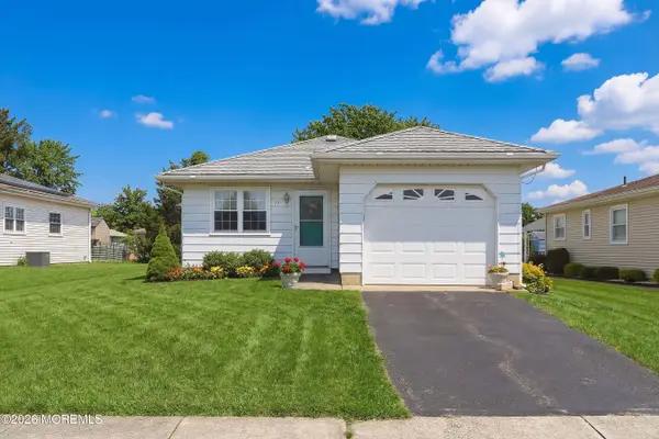 55 Hyannis Street, Toms River, NJ 08757