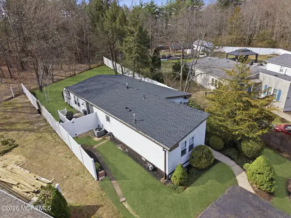 70 Deer Way, Manalapan, NJ 07726