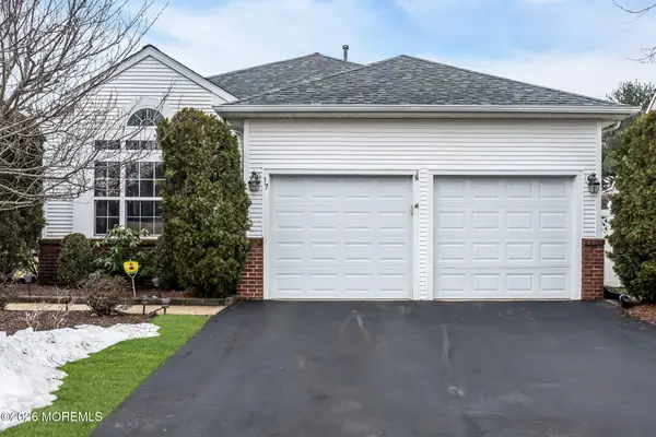 17 Rochford Drive, Manchester, NJ 08759