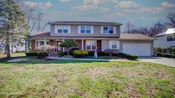 42 Daum Road, Manalapan, NJ 07726