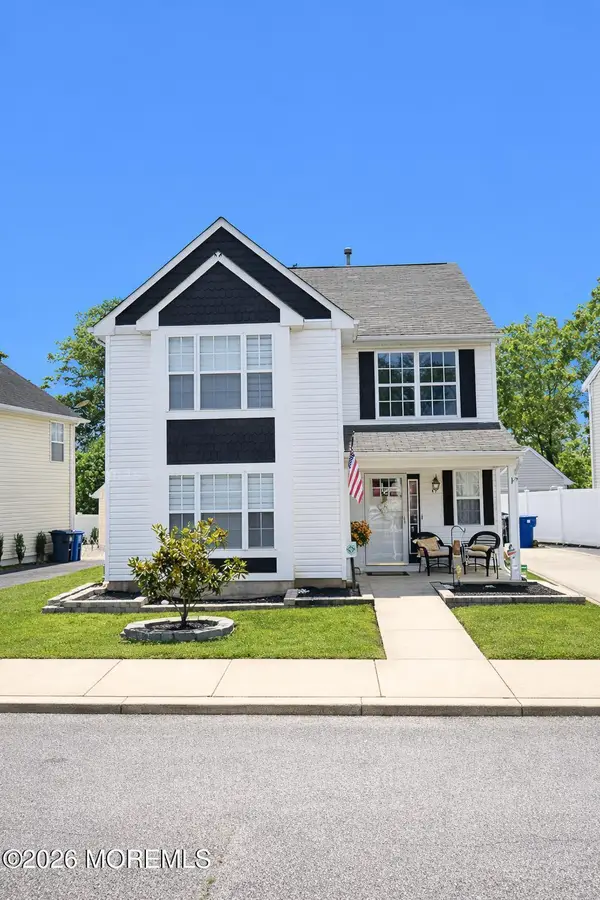 44 Messenger Court, Toms River, NJ 08753