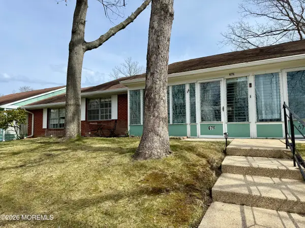 67 Dorchester Drive #E, Lakewood, NJ 08701
