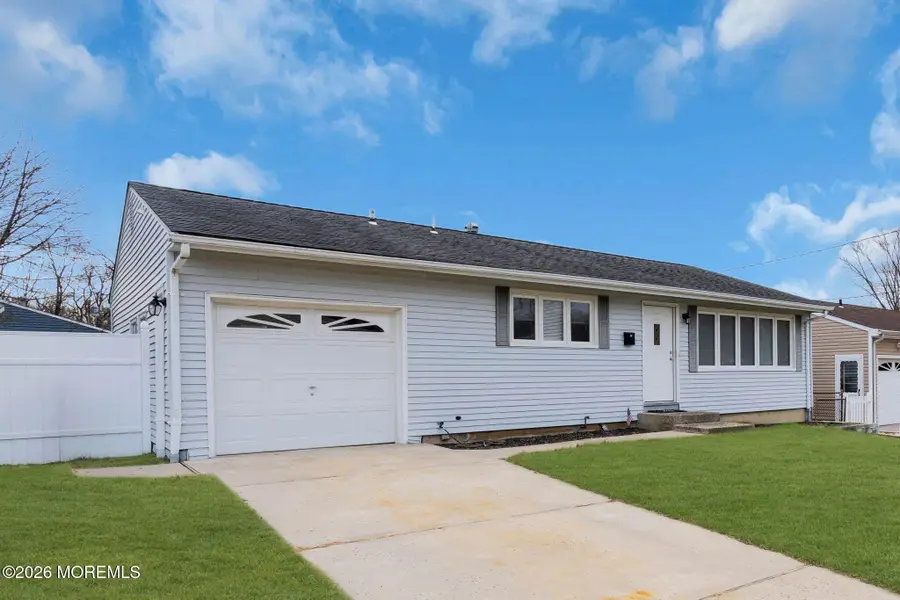 16 Hemlock Drive, Parlin, NJ 08859 - #2