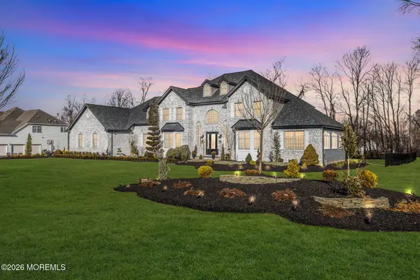 8 Saxon Court, Freehold, NJ 07728