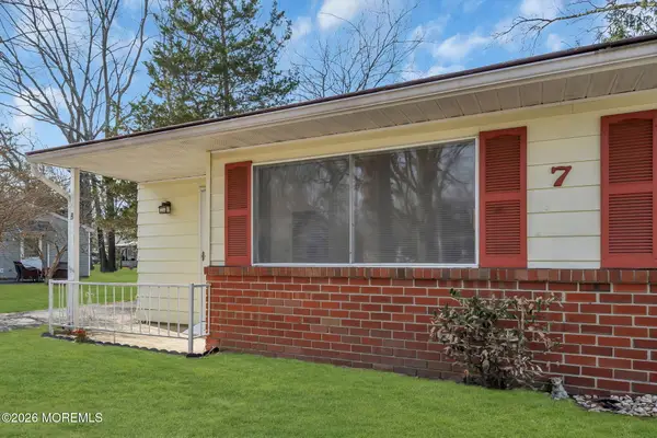 7 Nevada Drive #B, Whiting, NJ 08759