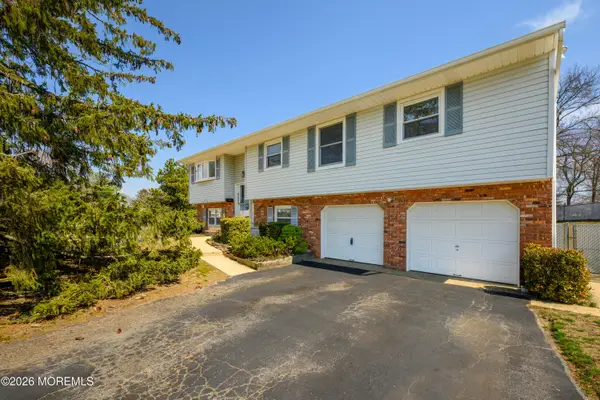 43 Westbrook Road, Howell, NJ 07731