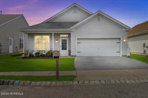 7 Cardinal Place, Barnegat, NJ 08005