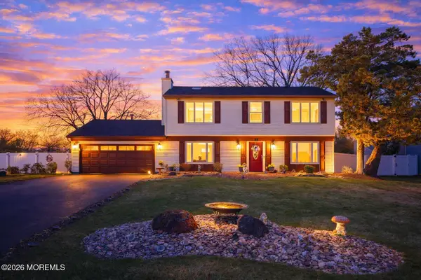 19 Plymouth Lane, Manalapan, NJ 07726