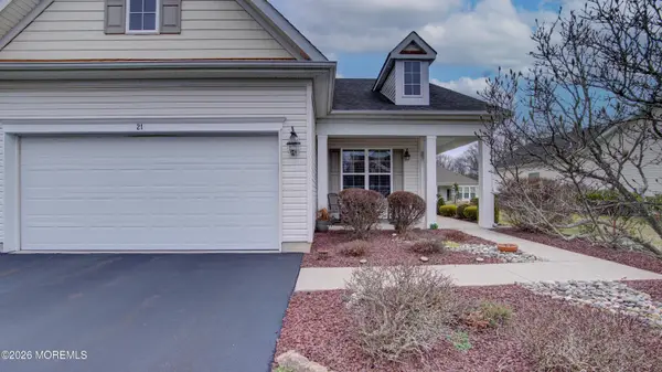 21 Baccio Lane, Farmingdale, NJ 07727