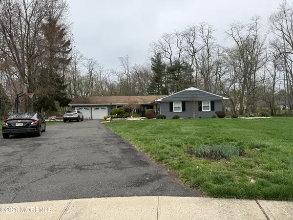 10 Wayne Court, Manalapan, NJ 07726