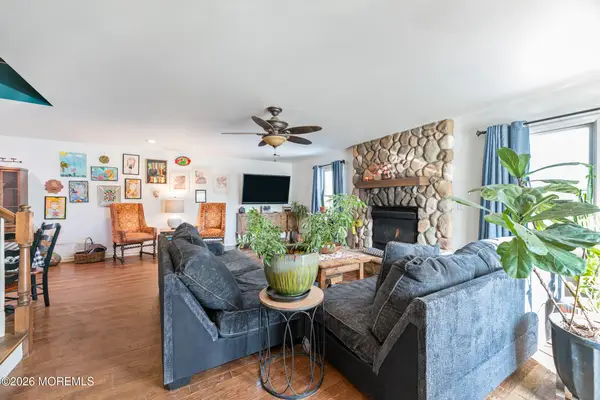 12 Thompson Avenue, Leonardo, NJ 07737