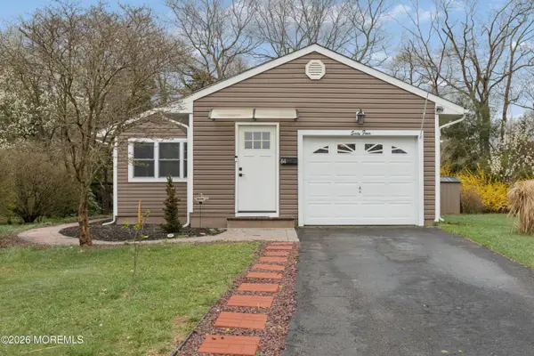 64 Coral Bell Holw, Toms River, NJ 08755
