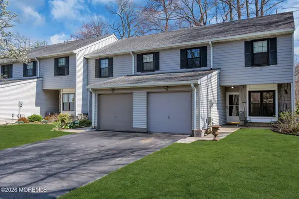 12 Hunters Run #12, Oceanport, NJ 07757