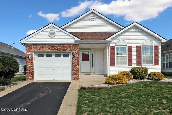 5 Tonbridge Court, Toms River, NJ 08757