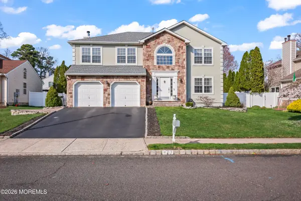 17 Sun Hollow Road, Howell, NJ 07731