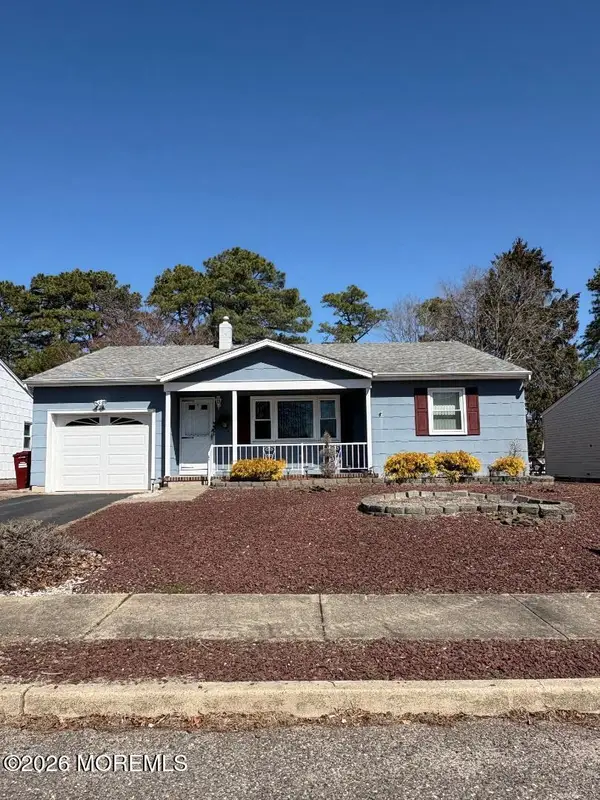 28 Caldwell Drive, Toms River, NJ 08757