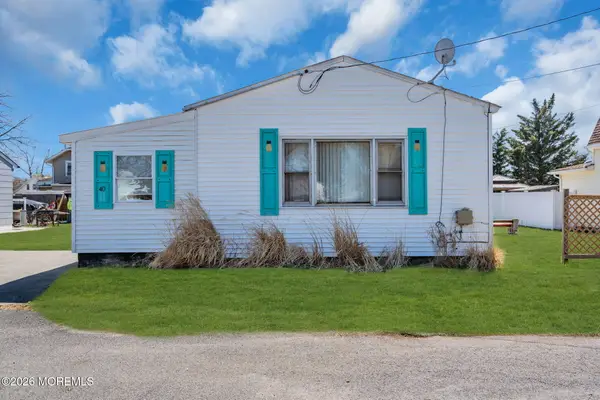 40 Frederick Place, Keansburg, NJ 07734