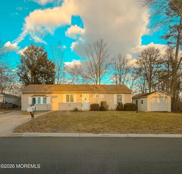 4 Spruce Road, Howell, NJ 07731