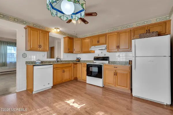 18 Leighton Lane, Manchester, NJ 08759