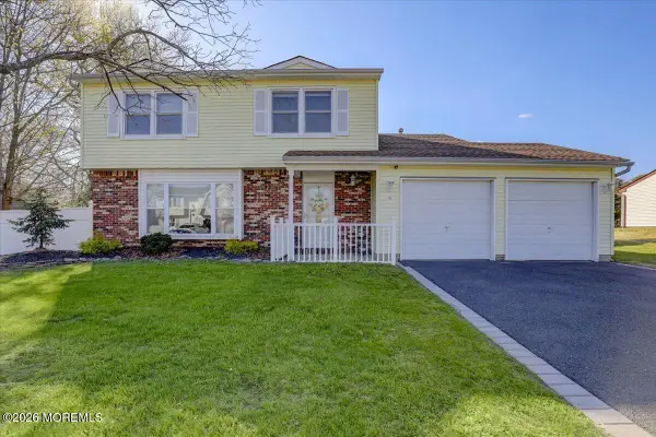 16 Regina Drive, Howell, NJ 07731