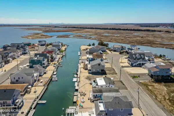 16 Carroll Avenue, Tuckerton, NJ 08087