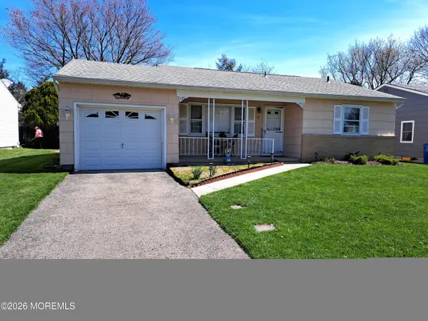 9 Carlisle Road, Toms River, NJ 08757