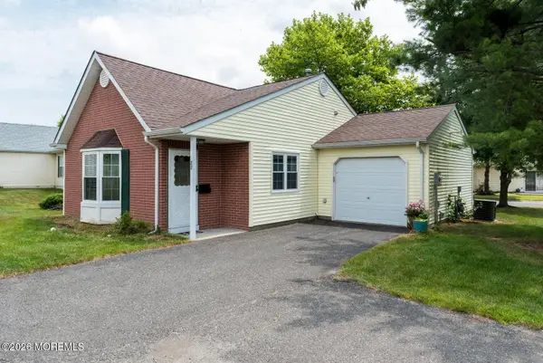 22 Farnworth Close #1000, Freehold, NJ 07728