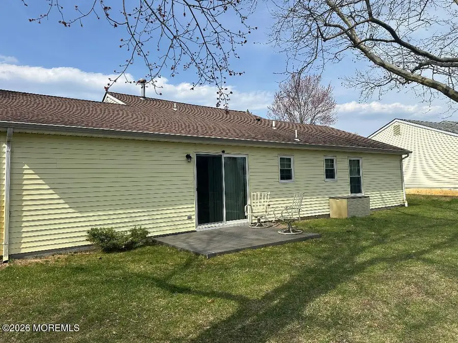 22 Farnworth Close #1000, Freehold, NJ 07728 - #2