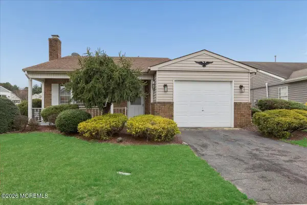 15 Buckingham Drive, Manchester, NJ 08759