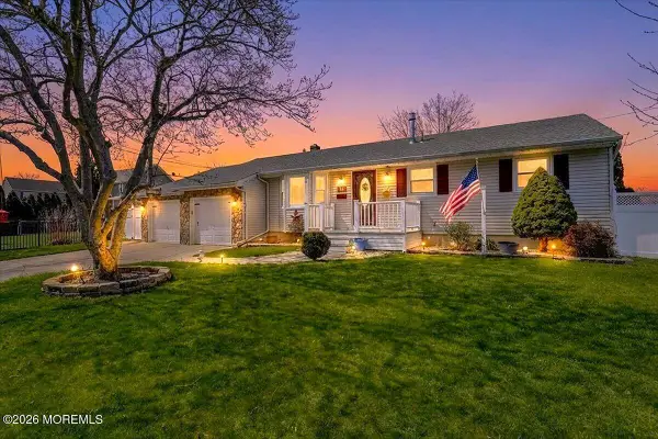 194 Park Place, Belford, NJ 07718