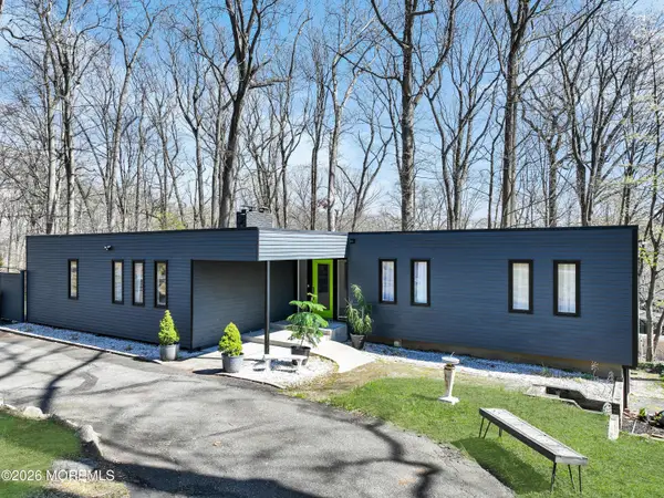 19 Parkway Place, Holmdel, NJ 07733