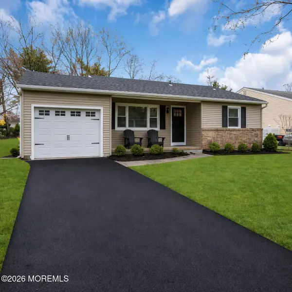 77 Brakenbury Drive, Toms River, NJ 08757