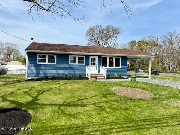 28 Gem Avenue, Toms River, NJ 08755