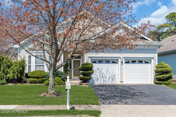 2 Heathersway Court, Lakewood, NJ 08701