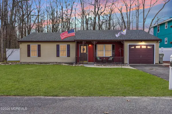 11 Shevchenko Avenue, Cream Ridge, NJ 08514