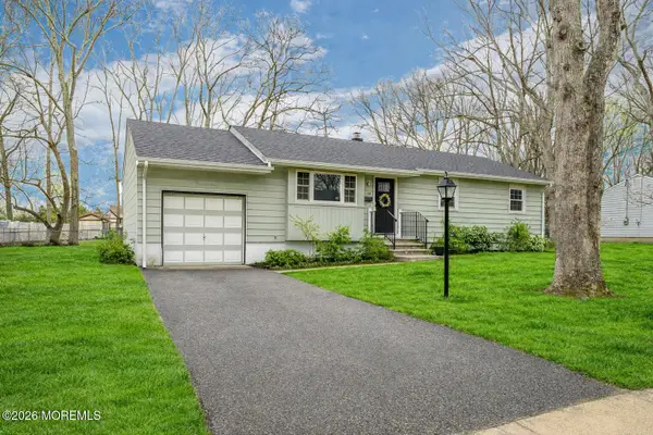 19 Princeton Drive, Howell, NJ 07731