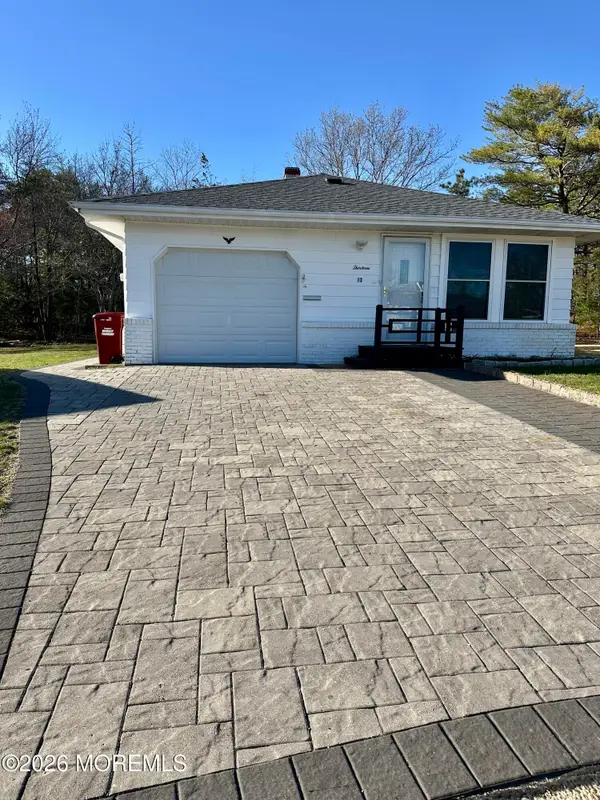13 Saint Pierri Court, Toms River, NJ 08757