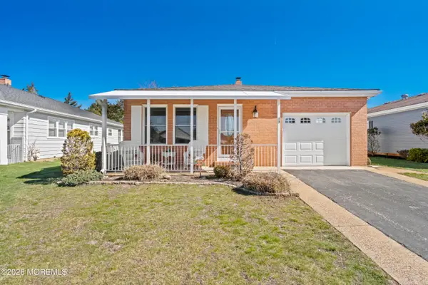 13 Greenville Court, Toms River, NJ 08757