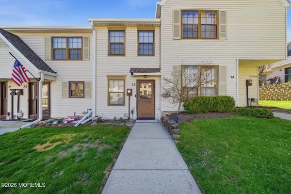 53 Queens Way, Englishtown, NJ 07726