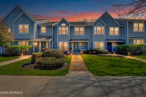 284 Elmwood Court, Howell, NJ 07731